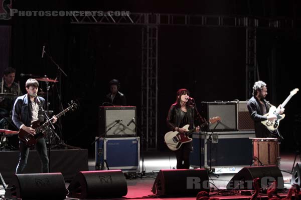 HOWLING BELLS - 2009-08-01 - PAREDES DE COURA (Portugal) - Praia do Tabuao - 